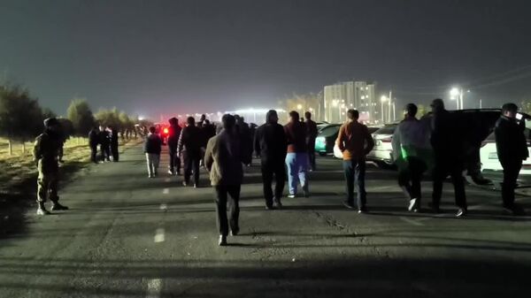 Вазъ дар назди варзишгоҳи Ҳисор пеш аз бозии байни дастаҳои Ал-Насри Арабистони Саудӣ ва Истиқлол чунин аст, хабар медиҳад хабарнигори @Sputnik_Tajikistan - Sputnik Тоҷикистон