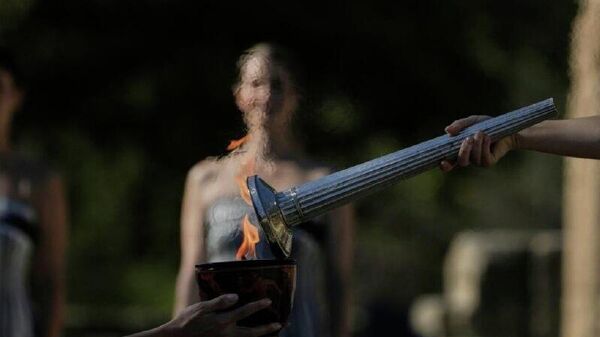 Огонь зимних Олимпийских игр зажгли в Греции - Sputnik Таджикистан