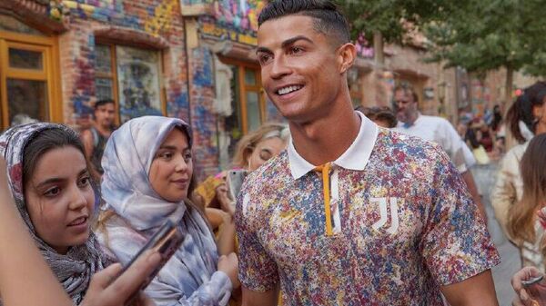 Агар Роналду ба Тоҷикистон меомад: ин дархостро @Sputnik_Tajikistan аз шабакаҳои асабӣ маснӯи кард - Sputnik Тоҷикистон