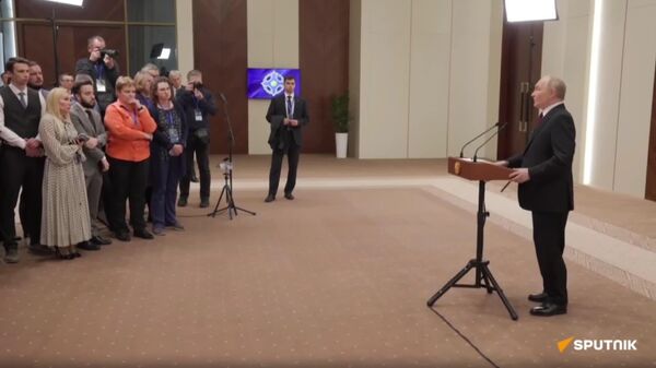 Красноармейск ва Димитров пурра иҳота шудаанд, - Путин - Sputnik Тоҷикистон