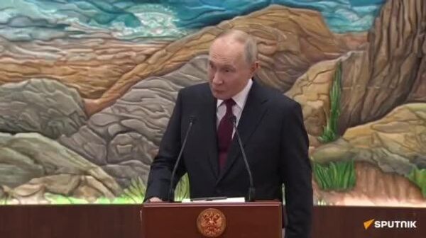 Мақоми Қрим ва Донбасс бояд мавзӯи музокирот бо ҷониби Амрико бошад, - Путин - Sputnik Тоҷикистон