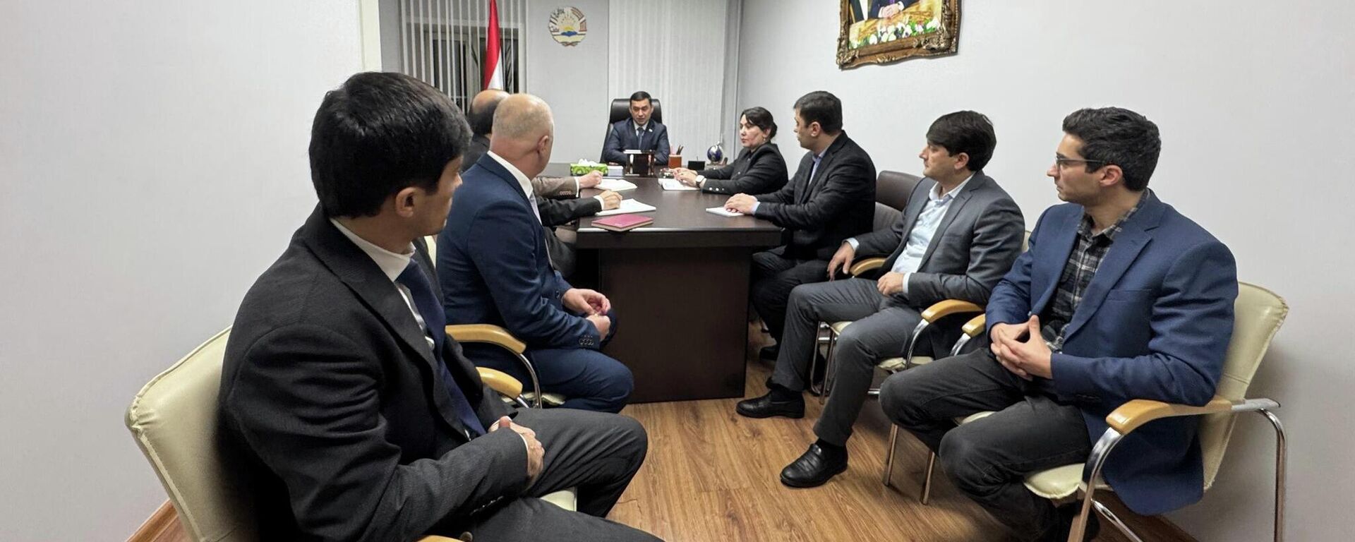 Мулоқоти намояндагони Вазорати меҳнат бо ҳайати намояндагии Вазорат дар Федератсияи Русия - Sputnik Тоҷикистон, 1920, 28.11.2025