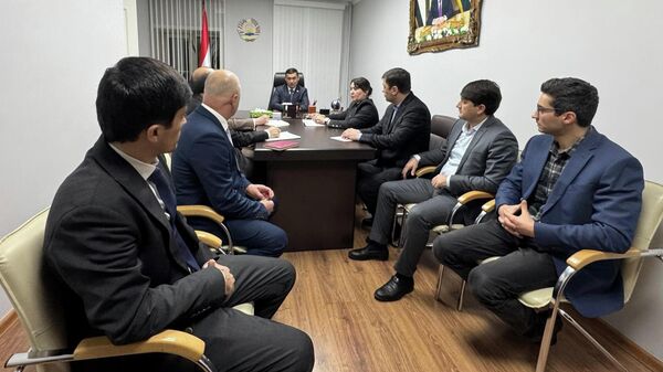 Мулоқоти намояндагони Вазорати меҳнат бо ҳайати намояндагии Вазорат дар Федератсияи Русия - Sputnik Тоҷикистон