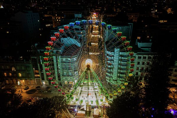 Виго, Понтеведр, Галисия, Испания. Имсол шаҳр бо зиёда аз 11,5 миллион чароғ дар 420 кӯча ва майдонҳо равшан карда шудааст. Виго, Понтеведр, Галисия, Испания. Имсол шаҳр бо зиёда аз 11,5 миллион чароғ дар 420 кӯча ва майдонҳо равшан карда шудааст. - Sputnik Тоҷикистон