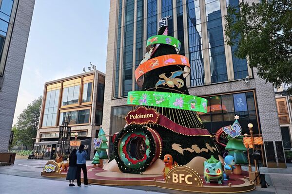 Чорабиниҳои солинавӣ, ки ба пакемон бахшида шудаанд дар Шанхаи Чин. Чорабиниҳои солинавӣ, ки ба пакемон бахшида шудаанд дар Шанхаи Чин. - Sputnik Тоҷикистон