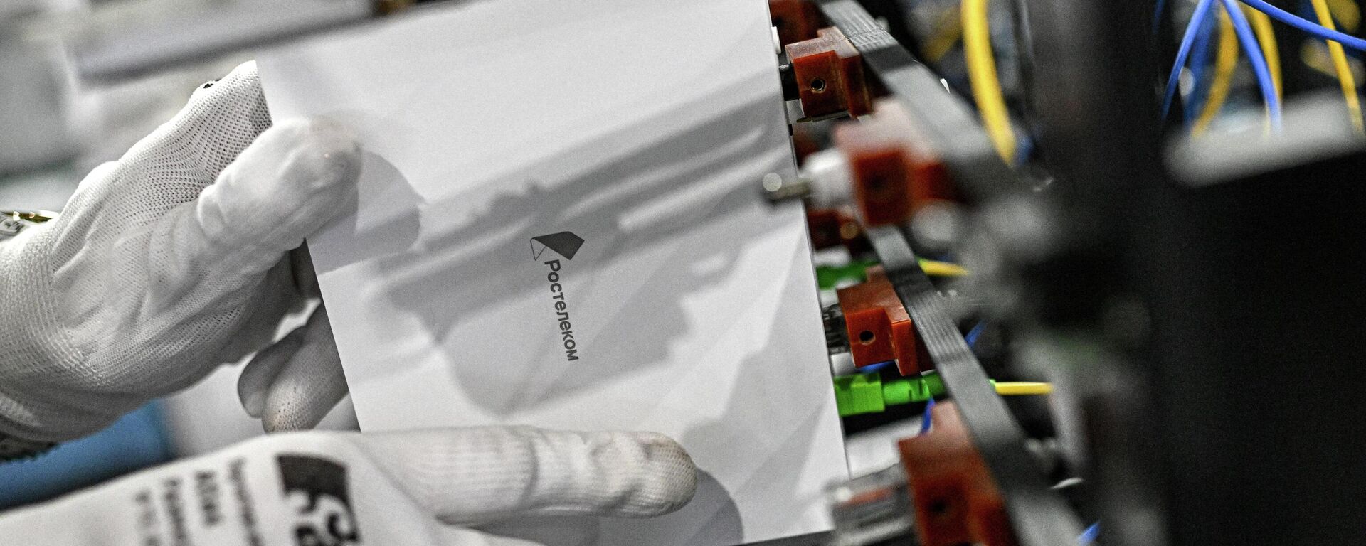 Производство роутеров на заводе Электра в Москве. Иллюстративное фото - Sputnik Таджикистан, 1920, 28.11.2025