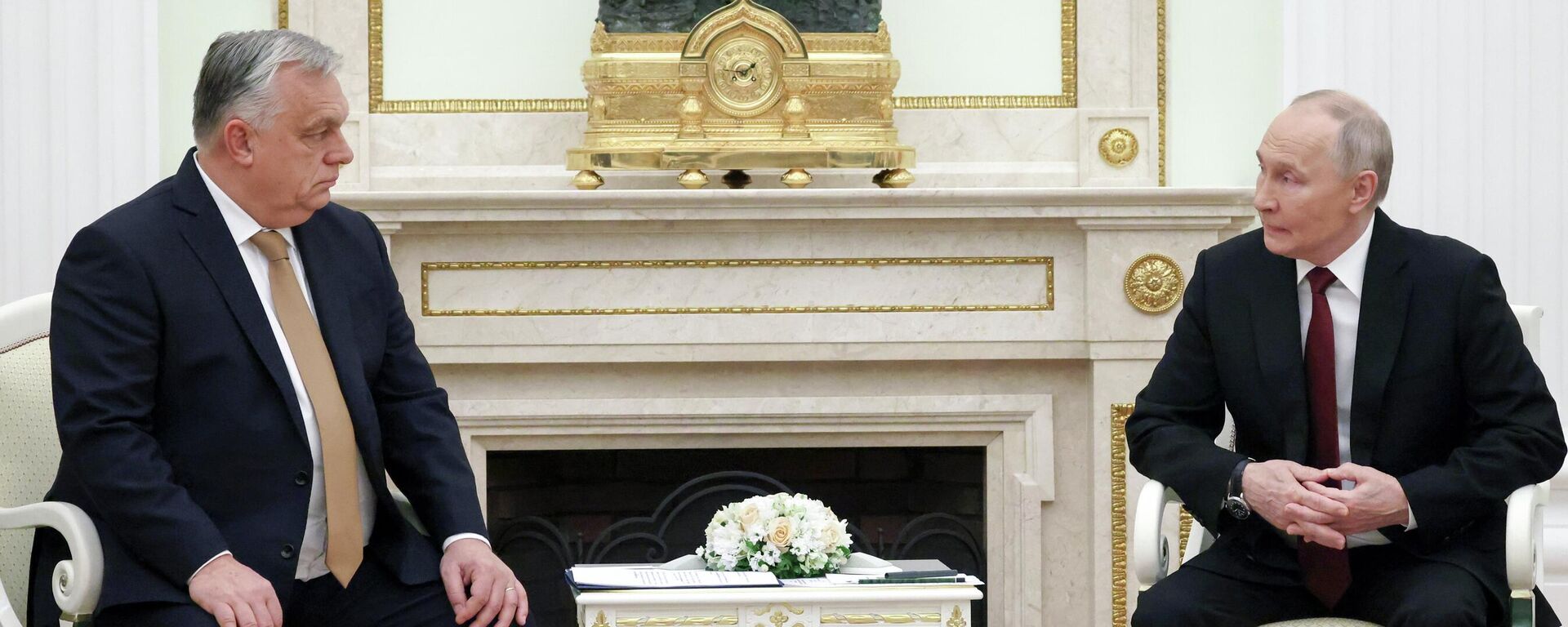 Президент Владимир Путин провел встречу с премьер-министром Венгрии Виктором Орбаном - Sputnik Тоҷикистон, 1920, 29.11.2025