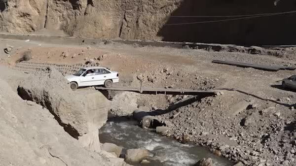 Бо даст хати об месохтем: қаҳрамони меҳнат дар бораи наҳрҳои сохти шӯравӣ, ки даҳсолаҳо ба ин тараф устуворанд, қисса кард - Sputnik Тоҷикистон