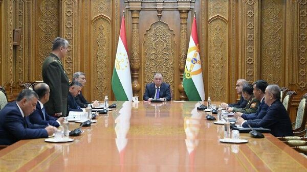 Ду тирандозӣ аз Афғонистон дар як ҳафта ва ҳалокати 5 нафар: Раҳмон бо генералҳои баландпояи Тоҷикистон машварат баргузор намуд - Sputnik Тоҷикистон