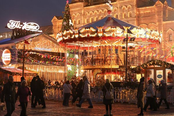 ГУМ-каток будет работать для всех гостей ежедневно с 1 декабря по 1 марта с 09.00 до 23.30.  - Sputnik Таджикистан