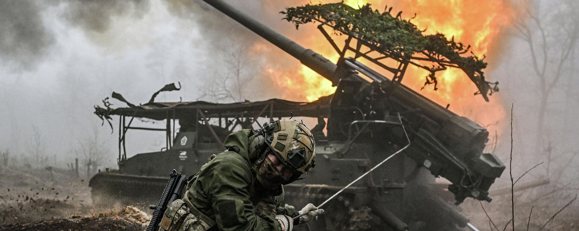 Боевая работа САУ Гиацинт-С 73-й артбригады группировки Запад  - Sputnik Таджикистан, 1920, 14.01.2026