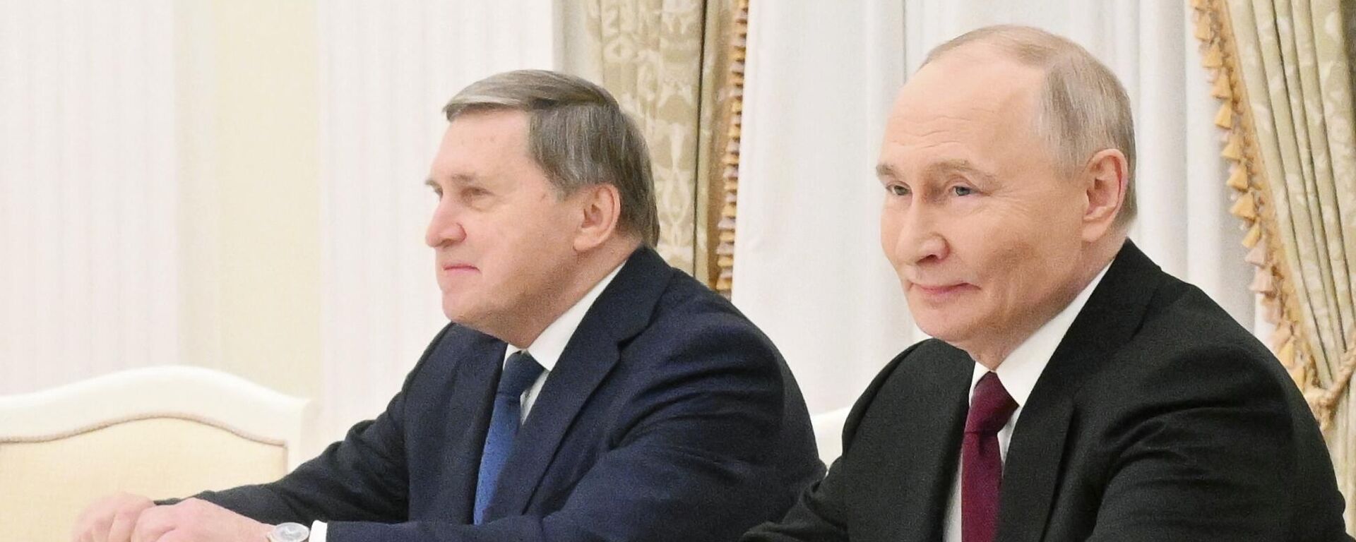 Президент РФ Владимир Путин во время встречи со спецпосланником президента США Стивеном Уиткоффом. - Sputnik Тоҷикистон, 1920, 04.12.2025