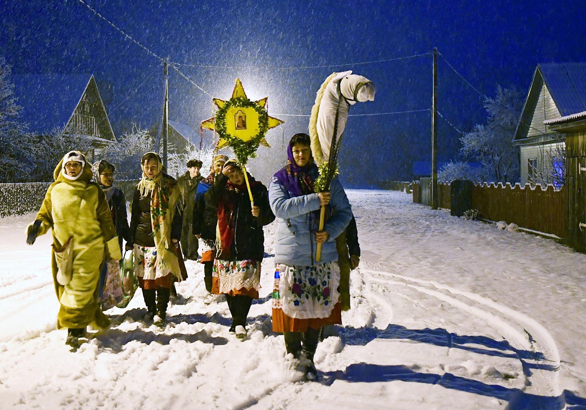 Рождественские колядования в Белоруссии - Sputnik Таджикистан, 1920, 05.12.2025