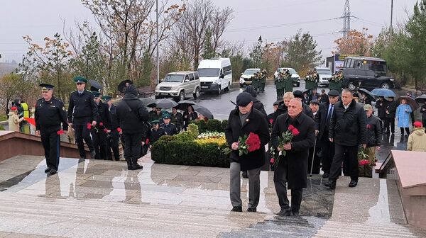 Торжественный митинг по случаю начала контрнаступления под Москвой - Sputnik Тоҷикистон