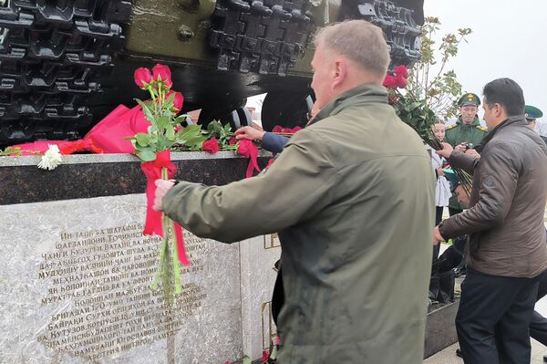 Акция памяти в Парке Победы Душанбе. - Sputnik Таджикистан