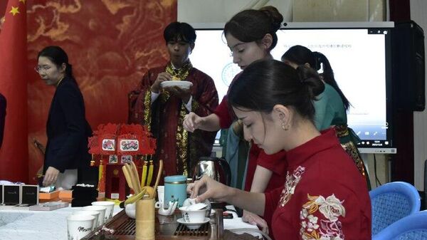 Вот так ярко и насыщенно прошла благотворительная выставка в Национальном музее Таджикистана - Sputnik Таджикистан