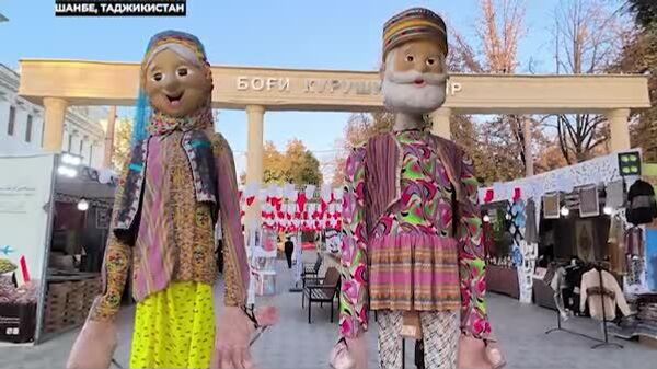 Таджикистанцы очень довольны нашими сладостями: выставка в парке Куруши Кабир произвела впечатление на жителей Душанбе - Sputnik Таджикистан