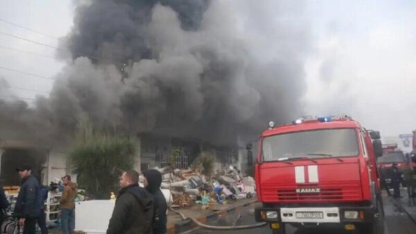 ВКД расман сӯхтор дар бозори “Корвон”-ро шарҳ дод - Sputnik Тоҷикистон