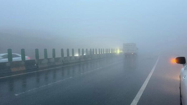 На перевале Фахробод в районе Рудаки сильный туман и ливень - Sputnik Таджикистан
