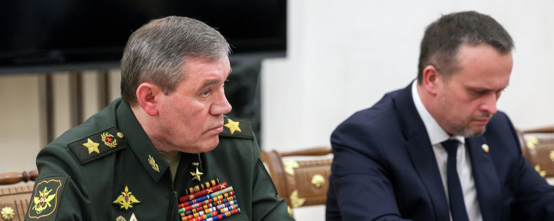 Начальник Генерального штаба Вооруженных Сил РФ - первый заместитель министра обороны РФ Валерий Герасимов  - Sputnik Тоҷикистон, 1920, 09.12.2025