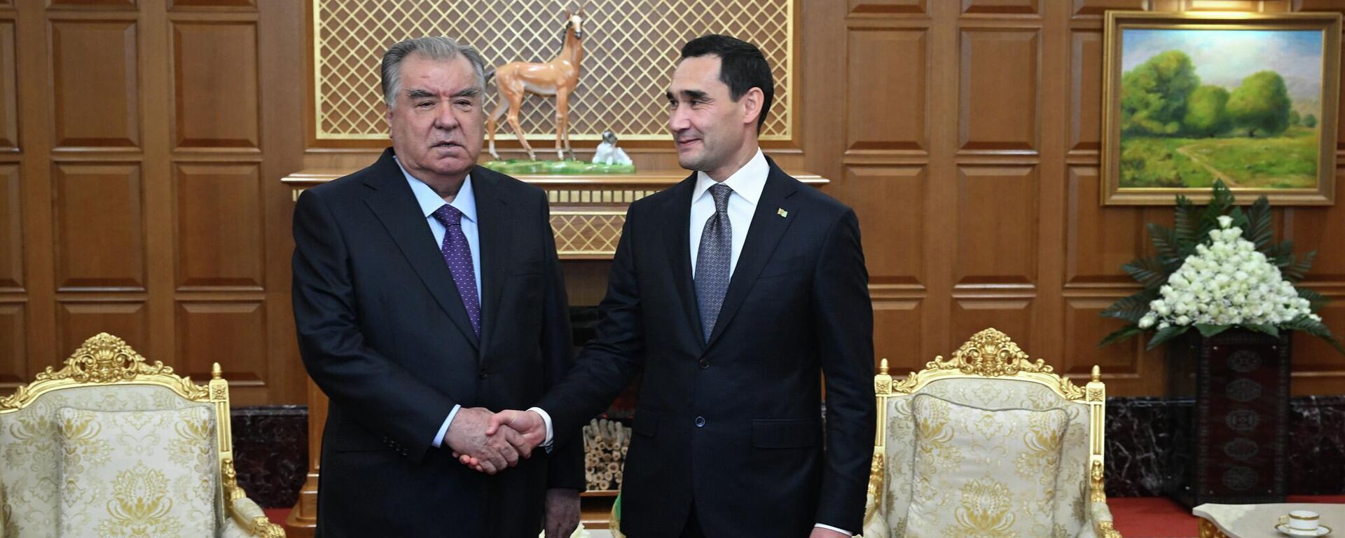 Эмомали Рахмон в Ашхабаде встретился с Президентом Туркменистана Сердаром Бердымухамедовым - Sputnik Таджикистан, 1920, 12.12.2025