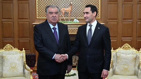 Эмомали Рахмон в Ашхабаде встретился с Президентом Туркменистана Сердаром Бердымухамедовым - Sputnik Таджикистан