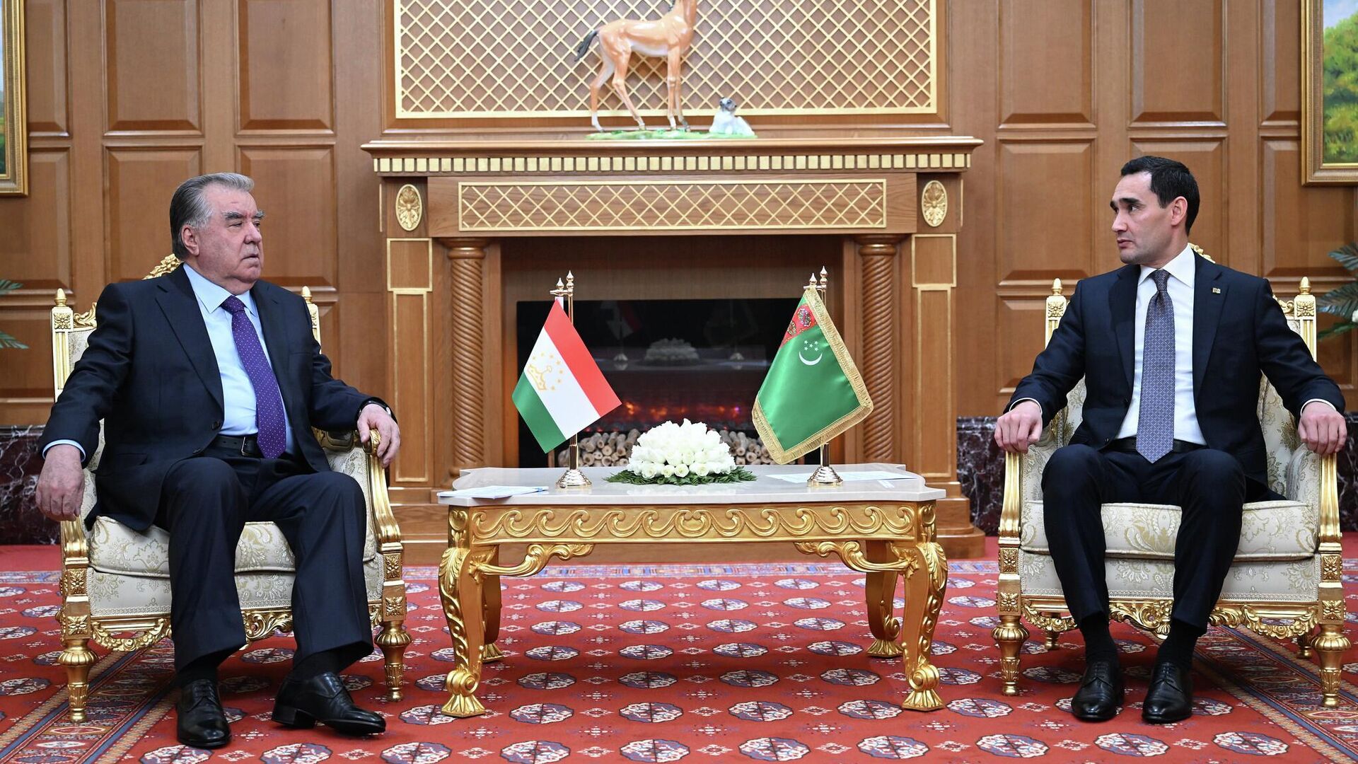 Эмомали Рахмон в Ашхабаде встретился с Президентом Туркменистана Сердаром Бердымухамедовым - Sputnik Тоҷикистон, 1920, 12.12.2025