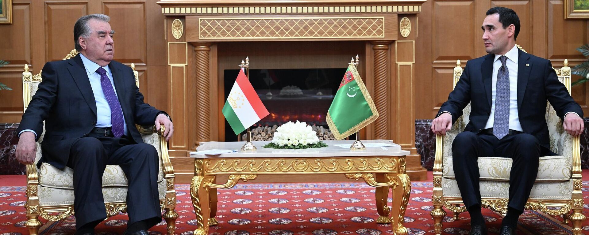 Эмомали Рахмон в Ашхабаде встретился с Президентом Туркменистана Сердаром Бердымухамедовым - Sputnik Тоҷикистон, 1920, 12.12.2025