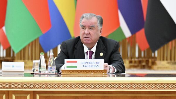 Эмомали Рахмон принял участие и выступил с речью на Международном форуме мира и доверия в Ашхабаде. - Sputnik Таджикистан