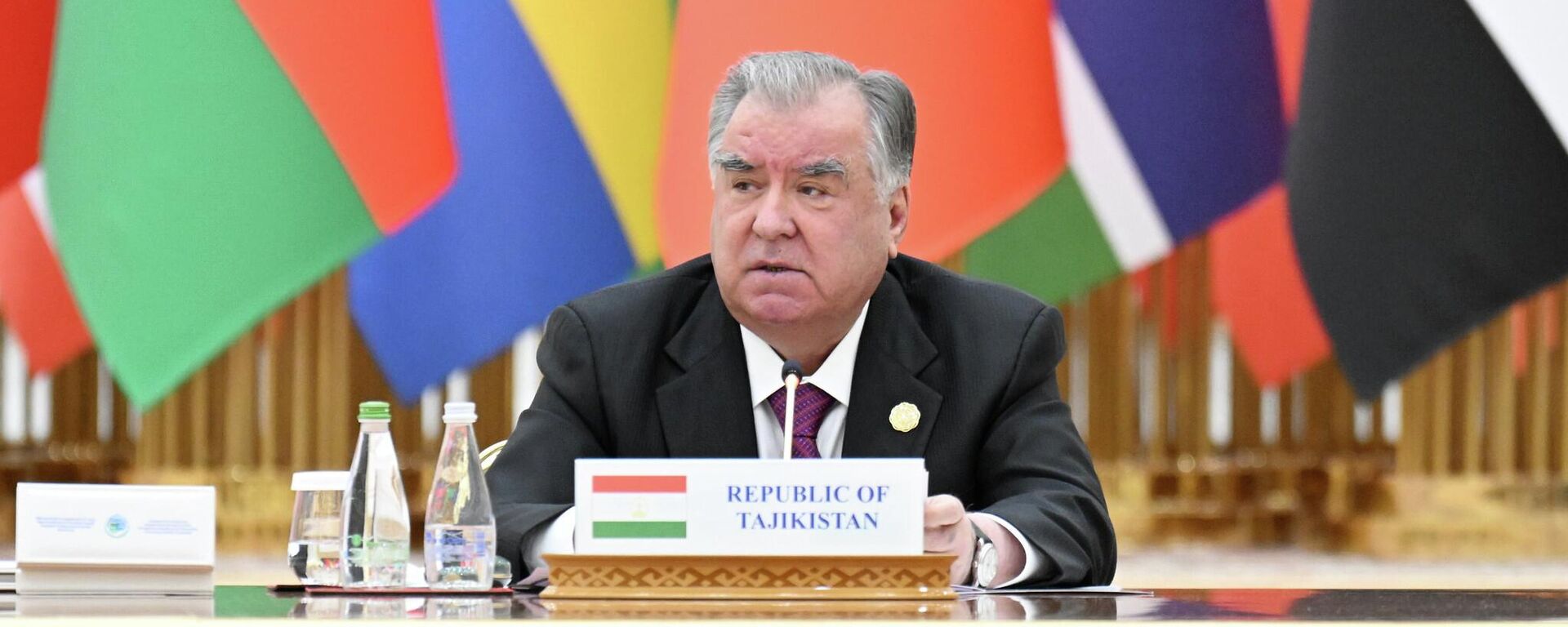Эмомали Рахмон принял участие и выступил с речью на Международном форуме мира и доверия в Ашхабаде. - Sputnik Таджикистан, 1920, 12.12.2025