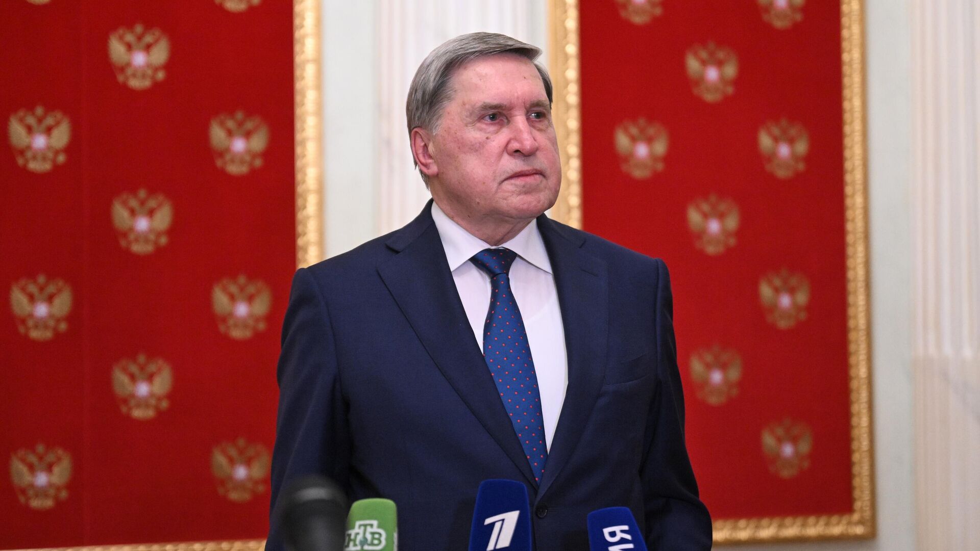 Помощник президента РФ Юрий Ушаков. Архивное фото - Sputnik Тоҷикистон, 1920, 12.12.2025