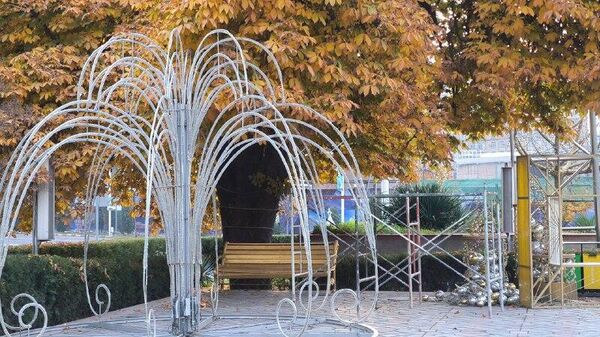 Пойтахти Тоҷикистон омодагиро барои Соли нав идома медиҳад - Sputnik Тоҷикистон