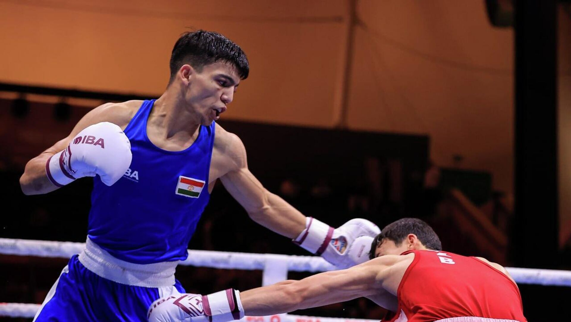 Хусравхон Раҳимов дар Қаҳрамонии ҷаҳон оид ба бокс - Sputnik Тоҷикистон, 1920, 13.12.2025