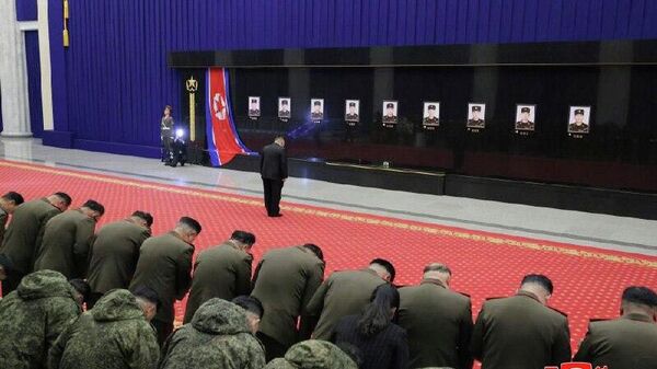 Ким Чен Ин муваффақиятҳои ҷангии минаҷӯёни баргашта аз минтақаи Курскро ситоиш кард - Sputnik Тоҷикистон