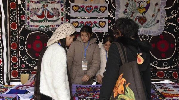 В Пенджикенте проходит выставка ремесленников - Sputnik Таджикистан