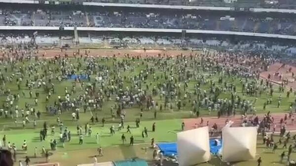 Дар Ҳиндустон мухлисони Месси аз он ки футболбозро надиданд, даст ба харобкорӣ задаанд, менависад Bild - Sputnik Тоҷикистон