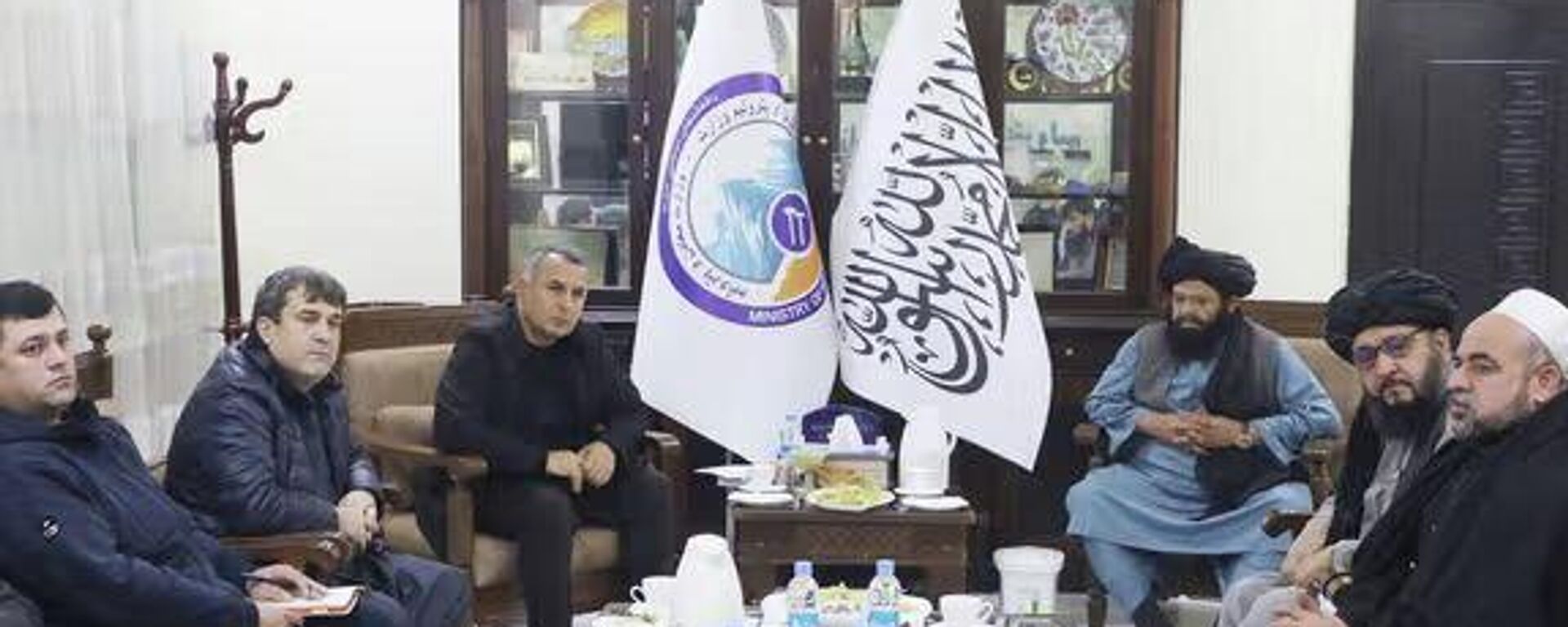 Сармоягузорони тоҷик мехоҳанд дар Афғонистон корхонаҳои семент бисозад - Sputnik Тоҷикистон, 1920, 14.12.2025