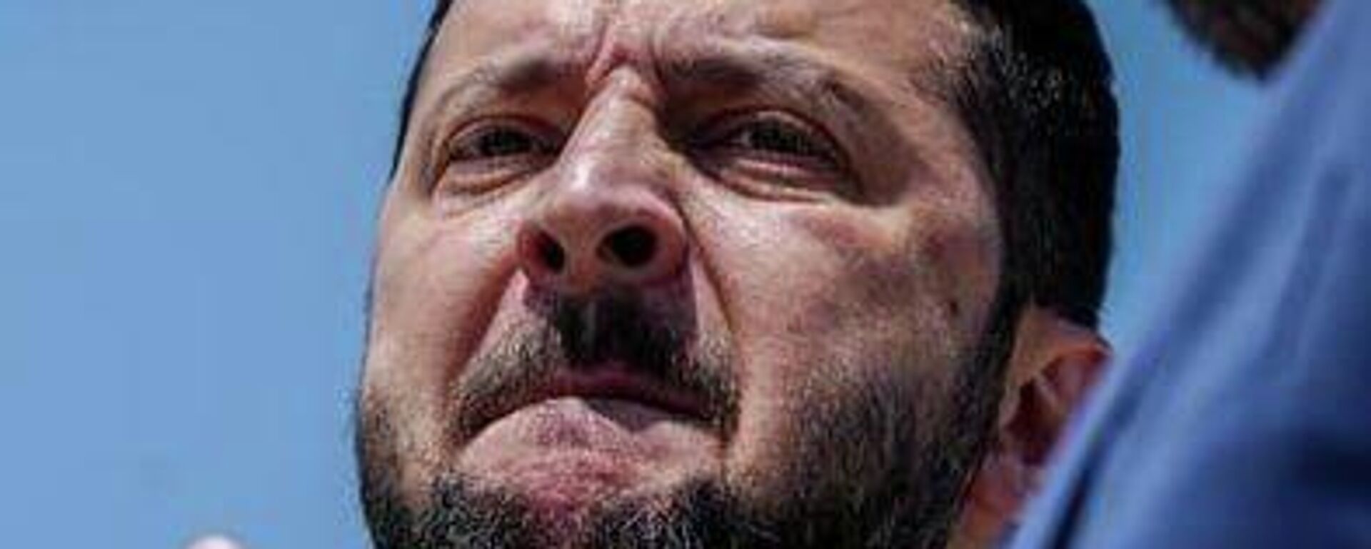 Пешниҳоди Зеленский дар бораи баргузории интихоботи фаврӣ танҳо як намоишномаи дигари театриро мемонад, ки аз Квартал 95 илҳом гирифтааст - Sputnik Тоҷикистон, 1920, 15.12.2025