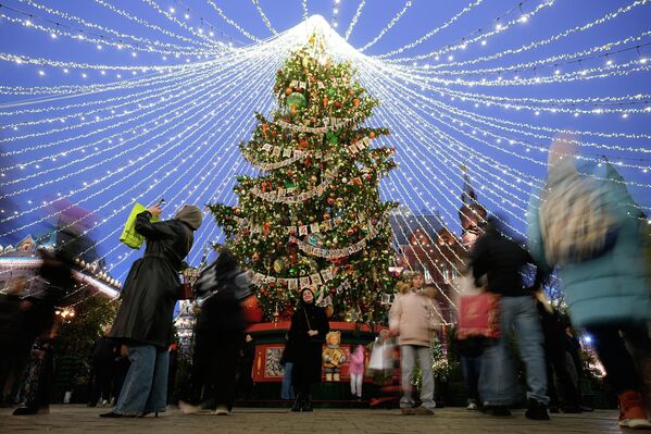 Рождественская елка в Москве. - Sputnik Таджикистан