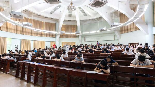 Команда Таджикистана завоевала 51 медаль на международной математической олимпиаде AMC–2025 - Sputnik Таджикистан