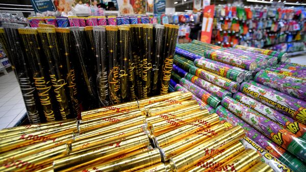 Продажа пиротехники к Новому году. Иллюстративное фото - Sputnik Таджикистан
