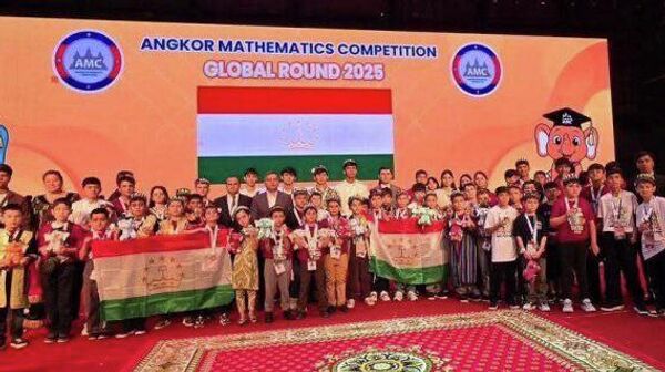 Хонандагони тоҷик дар Олимпиадаи байналмилалии математикии Ангкор дар Камбоҷа 51 медал гирифтанд - Sputnik Тоҷикистон