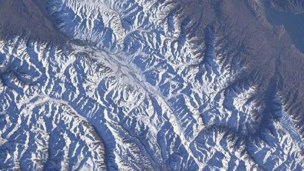 Помир аз кайҳон қолинро мемонад: Роскосмос аксҳои қаторкӯҳҳои Тоҷикистонро нашр кард - Sputnik Тоҷикистон