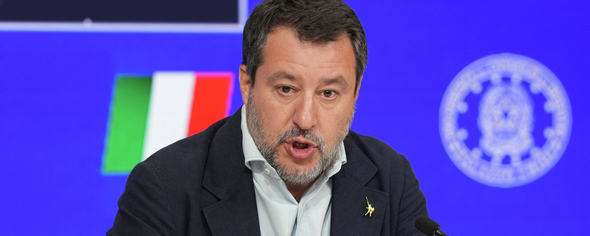 Вице-премьер и министр транспорта Италии Маттео Сальвини во время пресс-конференции в Риме 6 августа 2025 года.  - Sputnik Таджикистан, 1920, 16.12.2025