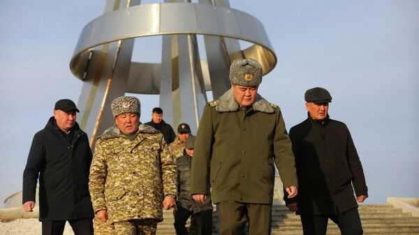 Рабочая поездка Камчыбека Ташиева в район стыка границ Кыргызстана, Узбекистана и Таджикистана - Sputnik Таджикистан