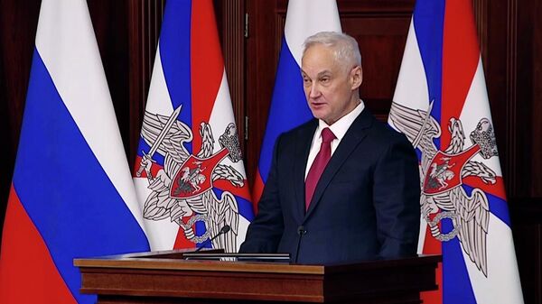 Министр обороны РФ Андрей Белоусов выступает на расширенном заседании коллегии Министерства обороны РФ  - Sputnik Тоҷикистон