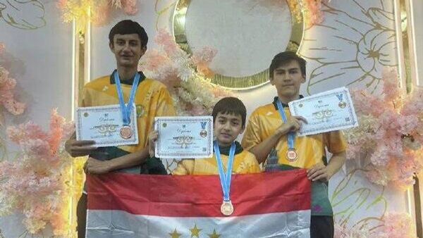 Хонандагони тоҷик дар Олимпиадаи СҲШ дар риштаи информатика 21 ҷоиза ба даст оварданд - Sputnik Тоҷикистон