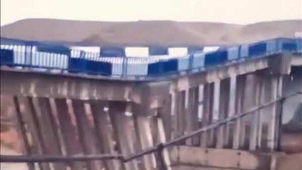 Мост обрушился на юге Казахстана - Sputnik Таджикистан