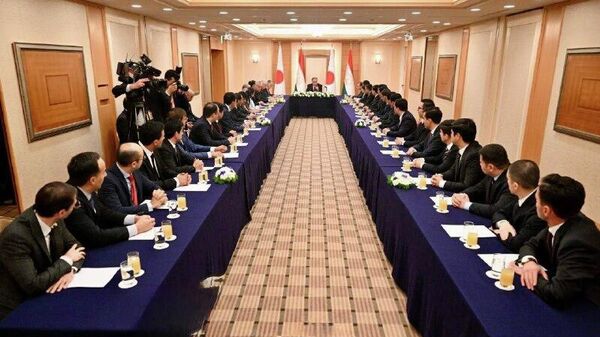 ‍ Эмомали Рахмон провел встречу с таджикскими студентами в Японии - Sputnik Таджикистан