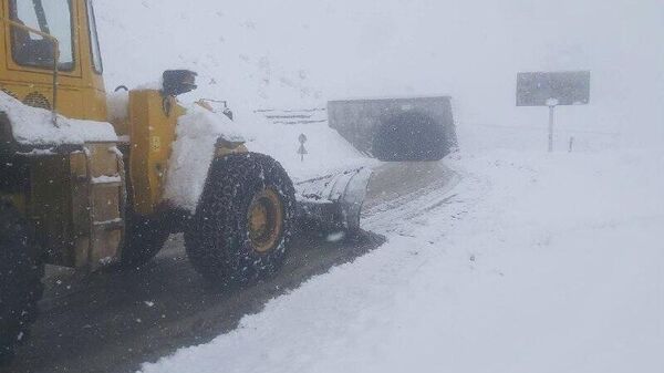 На трассе Душанбе - Худжанд сохраняется опасность схода лавин, предупреждает Гидрометцентр Таджикистана - Sputnik Таджикистан